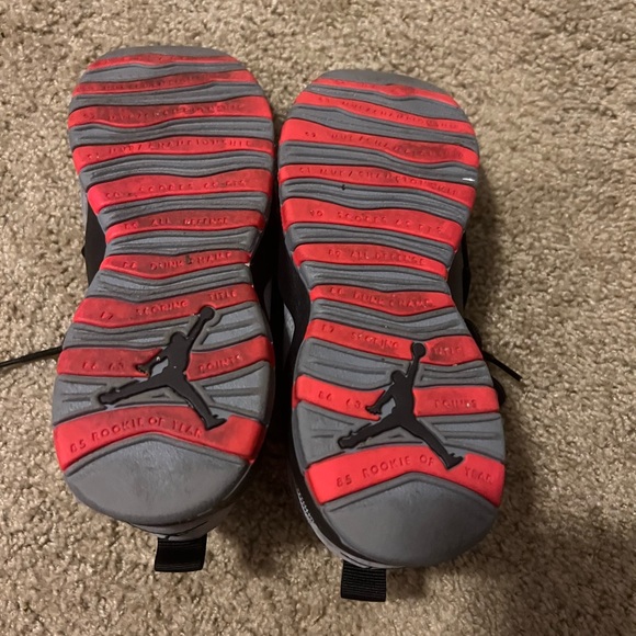 Grey and black Jordan’s 7Y - Picture 6 of 8